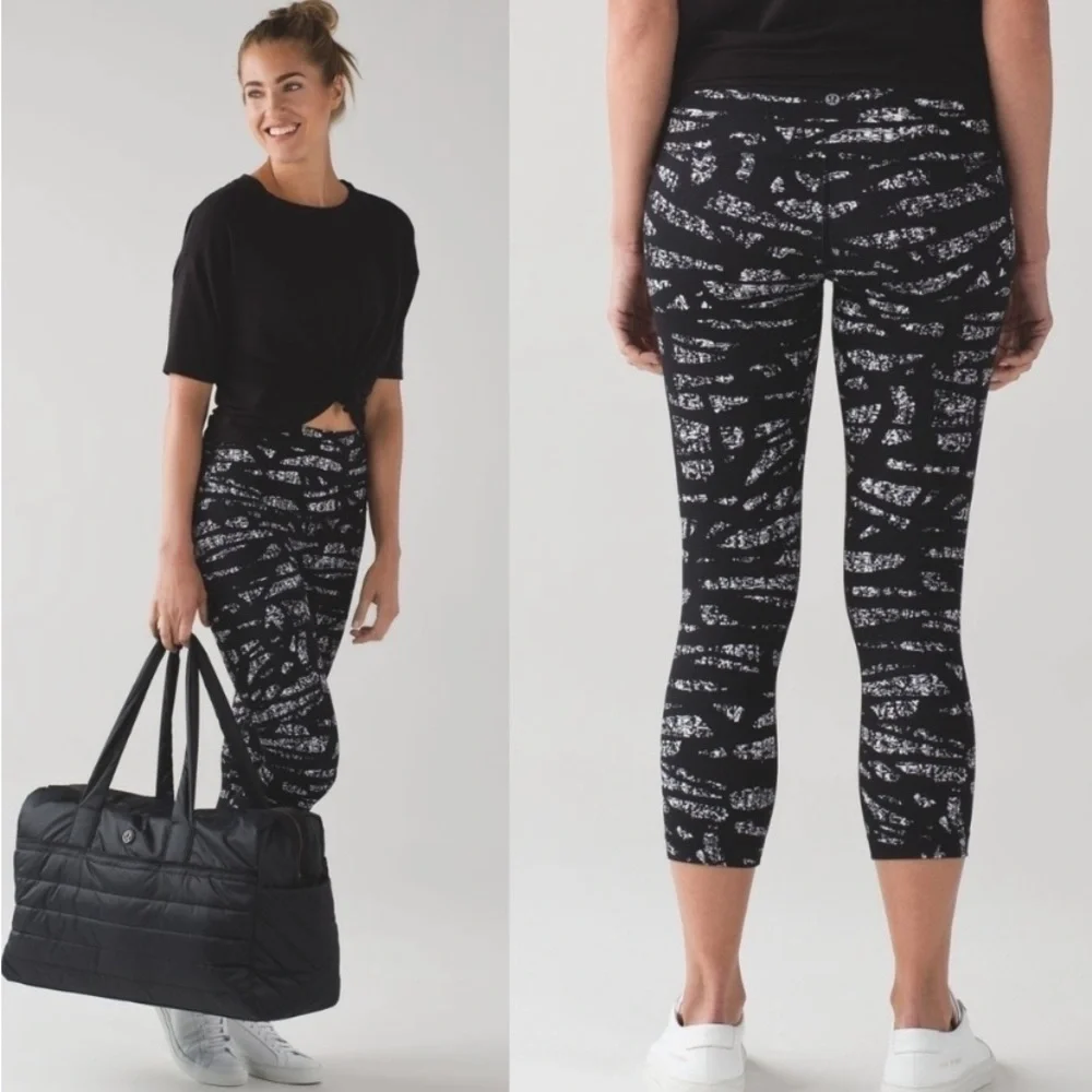 LULULEMON Wunder Under High Rise Crop Leggings Size 4 in Graf Black White